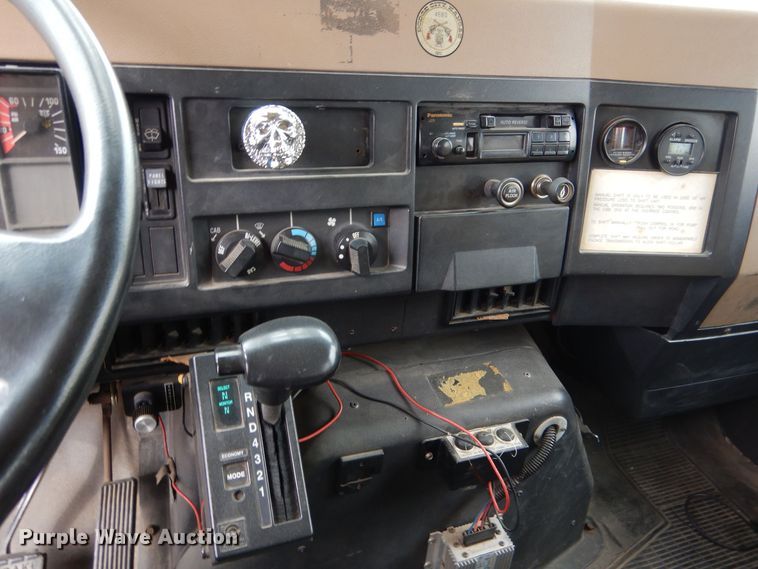 image for item LU9746 1994 International 4900  ladder fire truck