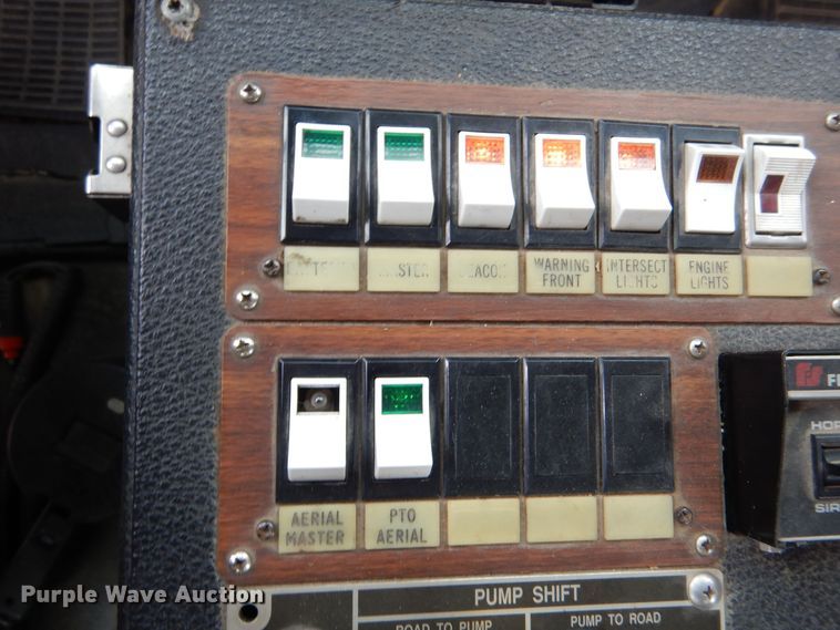 image for item LU9746 1994 International 4900  ladder fire truck