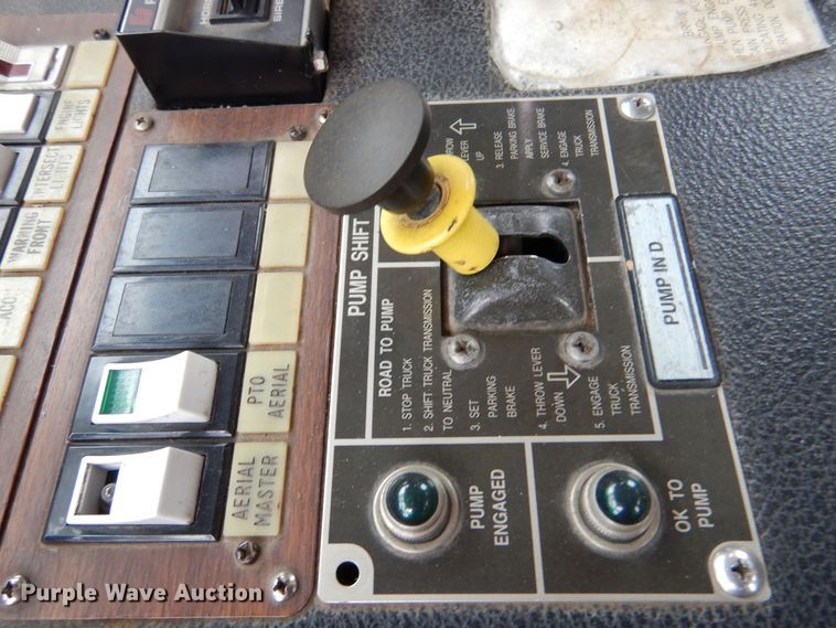 image for item LU9746 1994 International 4900  ladder fire truck