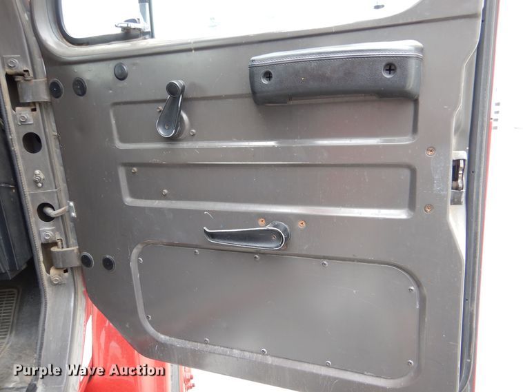 image for item LU9746 1994 International 4900  ladder fire truck