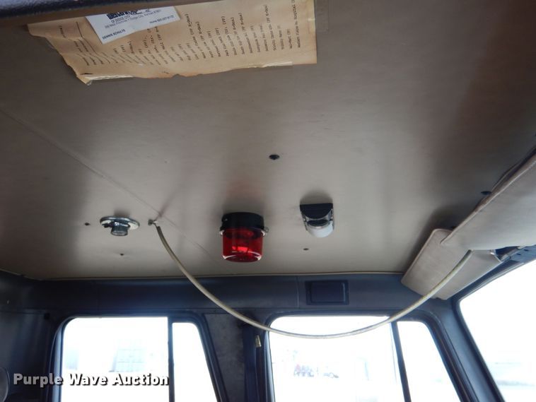 image for item LU9746 1994 International 4900  ladder fire truck