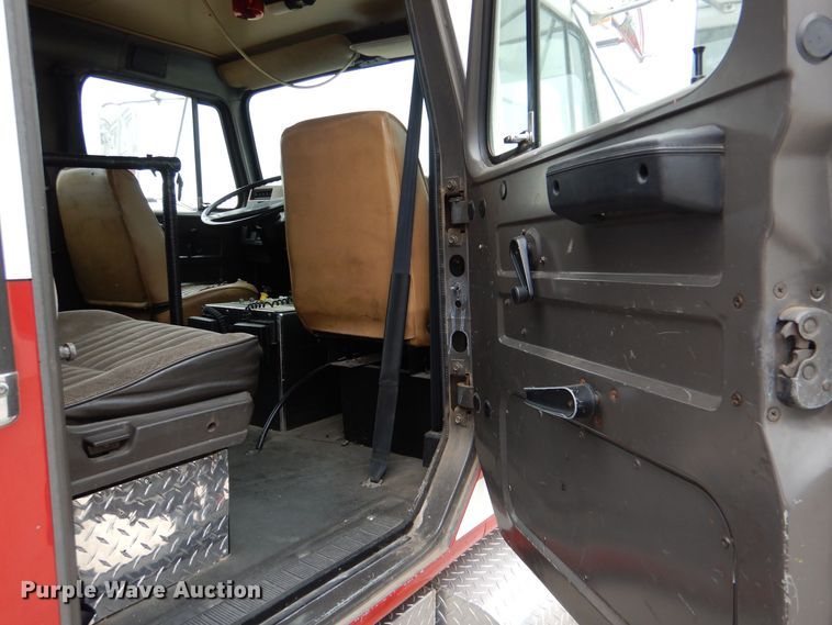 image for item LU9746 1994 International 4900  ladder fire truck