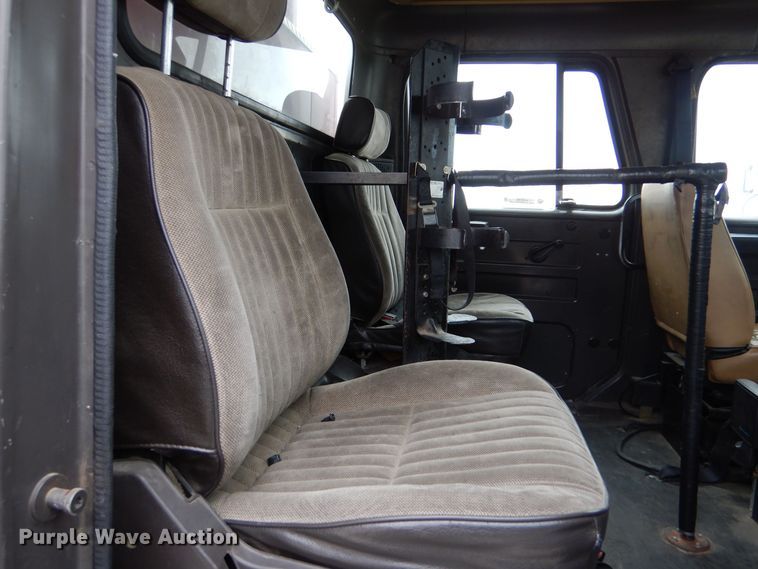 image for item LU9746 1994 International 4900  ladder fire truck