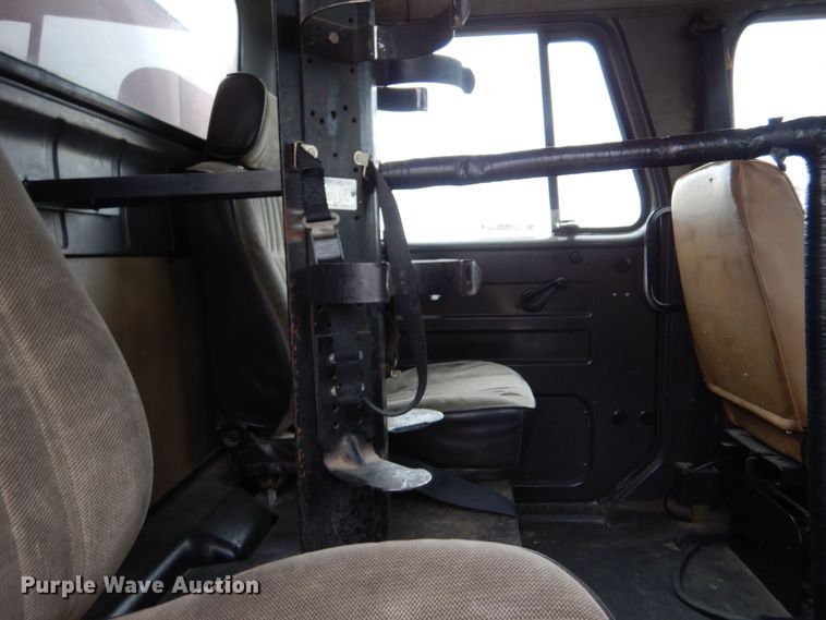 image for item LU9746 1994 International 4900  ladder fire truck