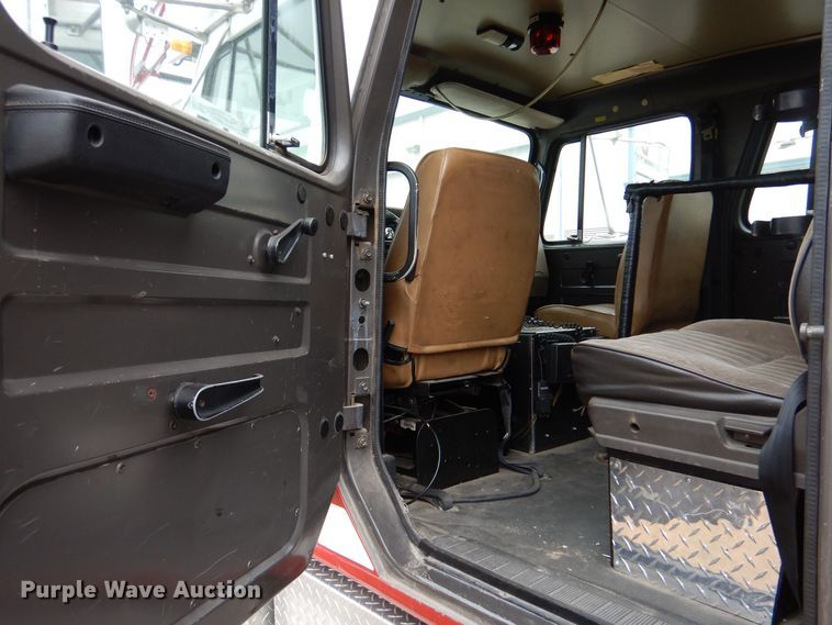 image for item LU9746 1994 International 4900  ladder fire truck