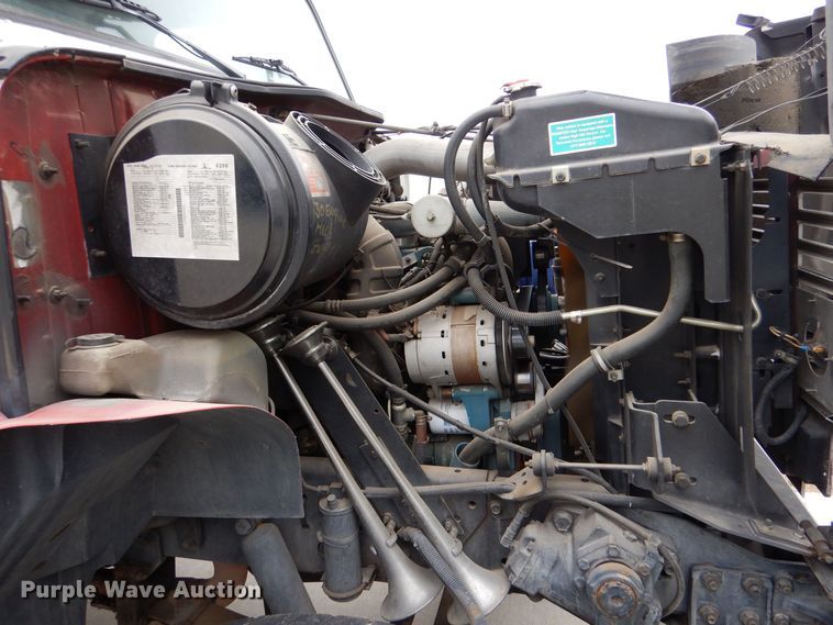 image for item LU9746 1994 International 4900  ladder fire truck