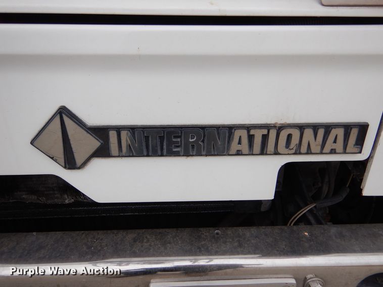 image for item LU9746 1994 International 4900  ladder fire truck