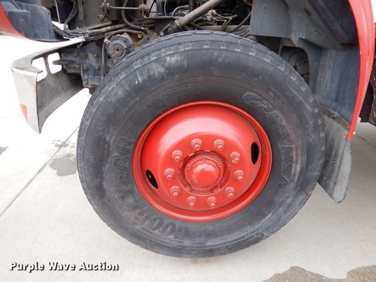 image for item LU9746 1994 International 4900  ladder fire truck