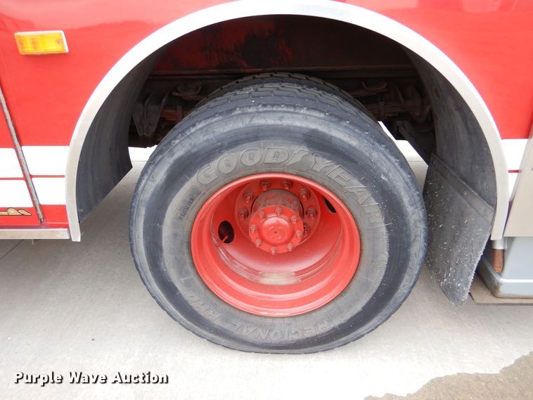 image for item LU9746 1994 International 4900  ladder fire truck