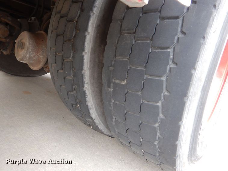 image for item LU9746 1994 International 4900  ladder fire truck