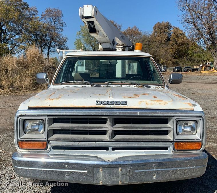 image for item MH9858 1990 Dodge D350 bucket truck