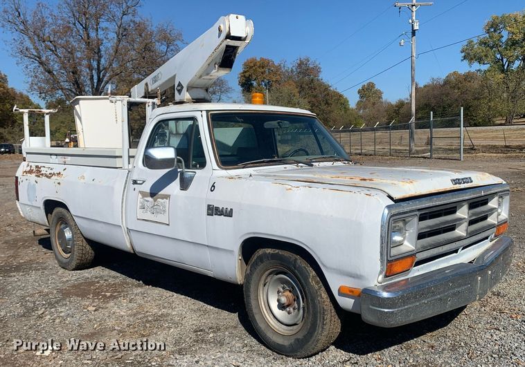 image for item MH9858 1990 Dodge D350 bucket truck