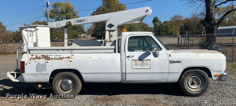 image for item MH9858 1990 Dodge D350 bucket truck