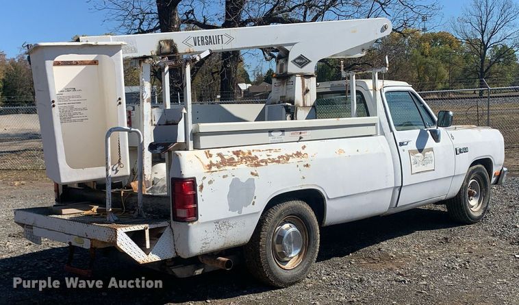 image for item MH9858 1990 Dodge D350 bucket truck