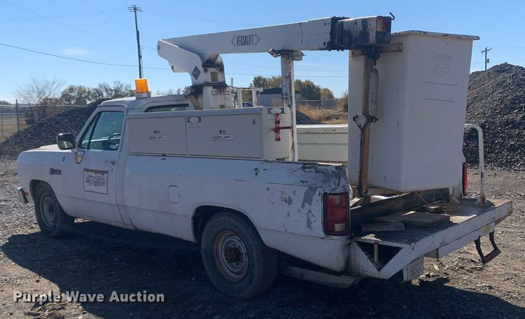 image for item MH9858 1990 Dodge D350 bucket truck