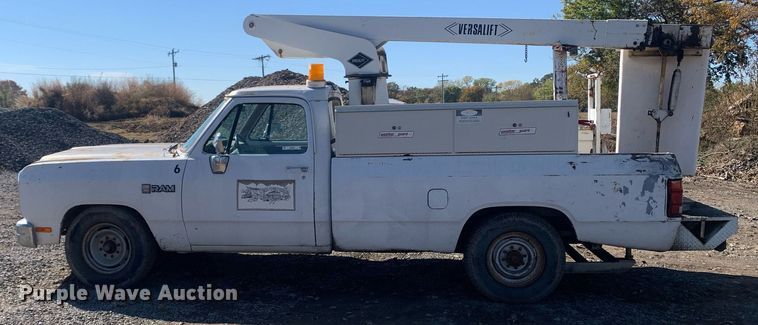 image for item MH9858 1990 Dodge D350 bucket truck