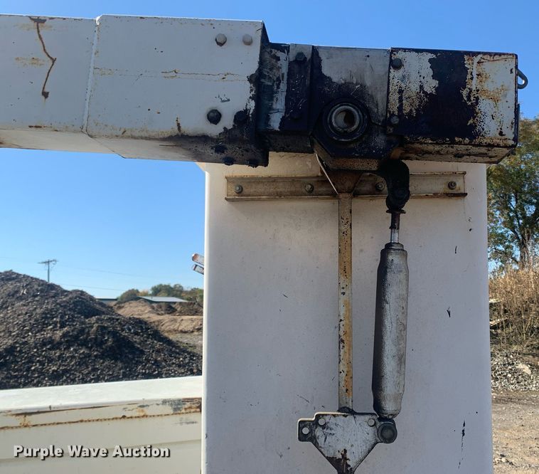 image for item MH9858 1990 Dodge D350 bucket truck