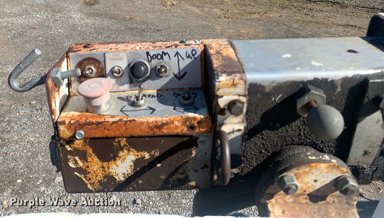 image for item MH9858 1990 Dodge D350 bucket truck