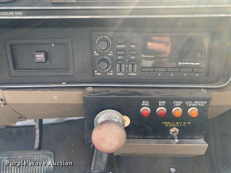 image for item MH9858 1990 Dodge D350 bucket truck