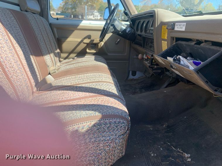 image for item MH9858 1990 Dodge D350 bucket truck