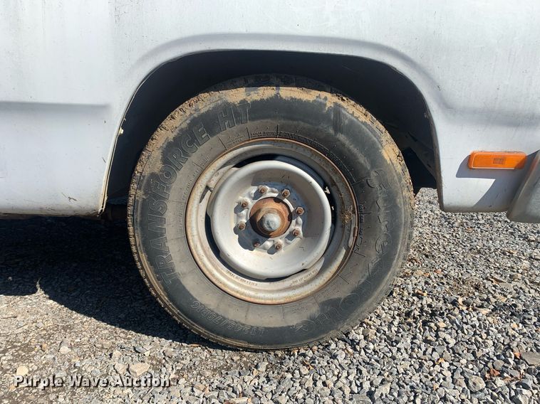 image for item MH9858 1990 Dodge D350 bucket truck