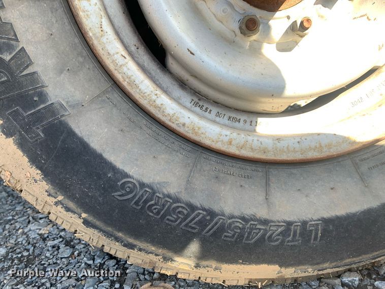 image for item MH9858 1990 Dodge D350 bucket truck