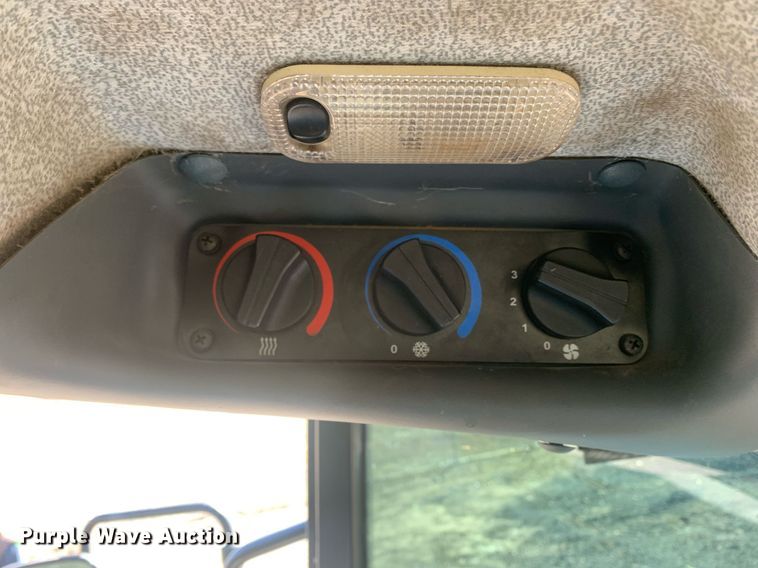 image for item MH9860 2011 New Holland TD5050 MFWD tractor