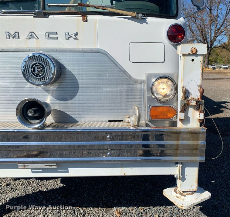 image for item MH9862 1979 Mack 75 ladder fire truck