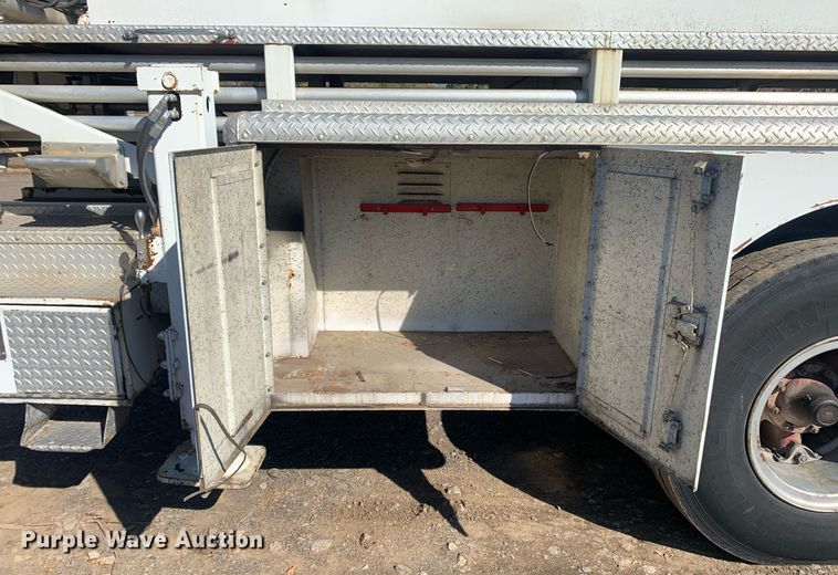 image for item MH9862 1979 Mack 75 ladder fire truck