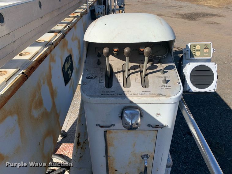 image for item MH9862 1979 Mack 75 ladder fire truck