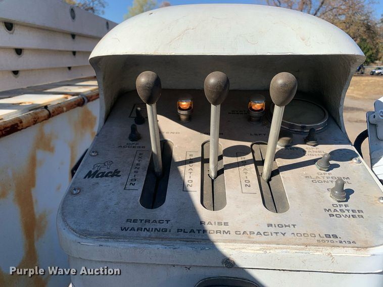 image for item MH9862 1979 Mack 75 ladder fire truck