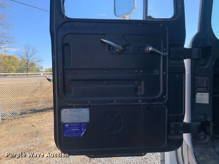 image for item MH9862 1979 Mack 75 ladder fire truck