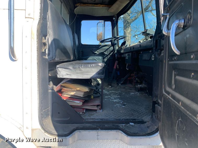 image for item MH9862 1979 Mack 75 ladder fire truck