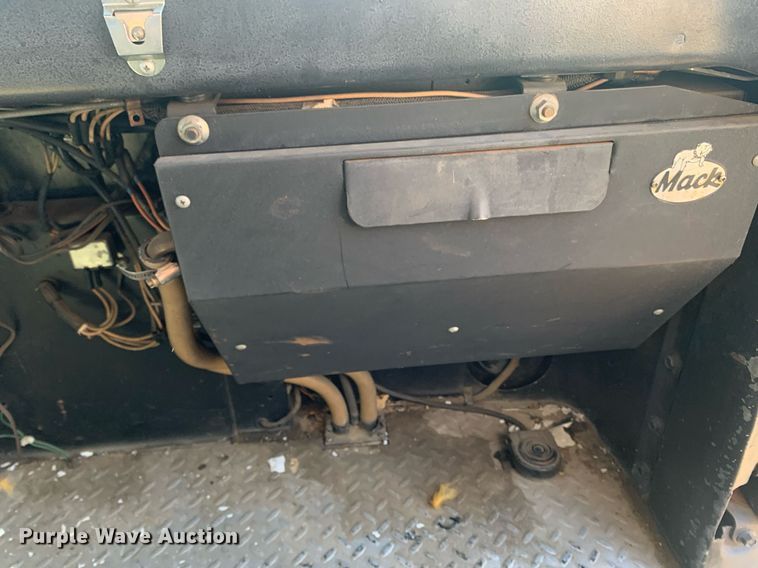 image for item MH9862 1979 Mack 75 ladder fire truck