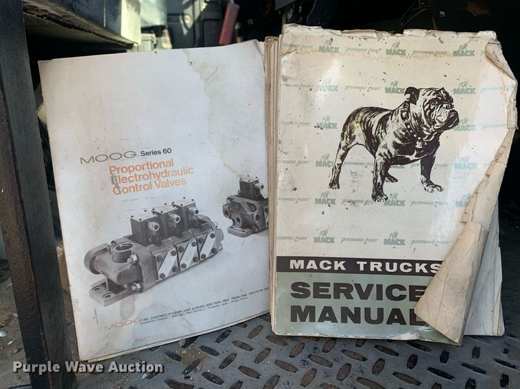 image for item MH9862 1979 Mack 75 ladder fire truck