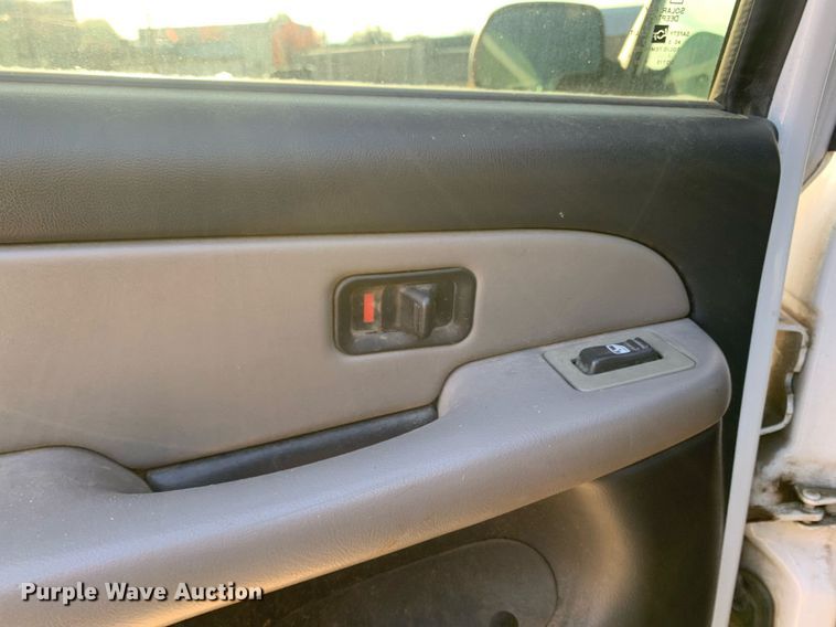 image for item MH9867 2001 Chevrolet Tahoe SUV