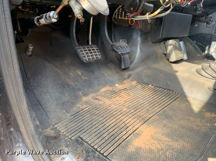 image for item MH9868 1984 GMC C7000  pumper fire truck