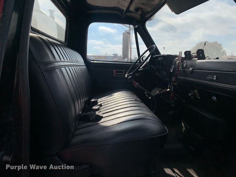 image for item MH9868 1984 GMC C7000  pumper fire truck