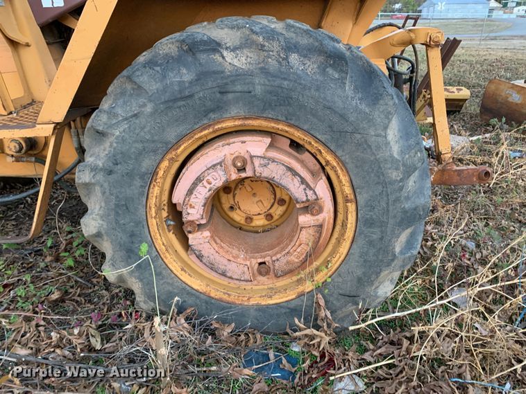 image for item MH9870 Case 480F  landscape tractor