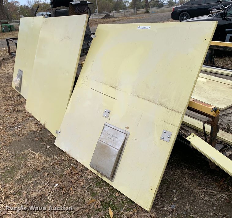 image for item MH9887 (3) restroom dividers