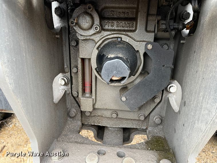 image for item MN9366 2017 Massey Ferguson 5713SL  MFWD tractor