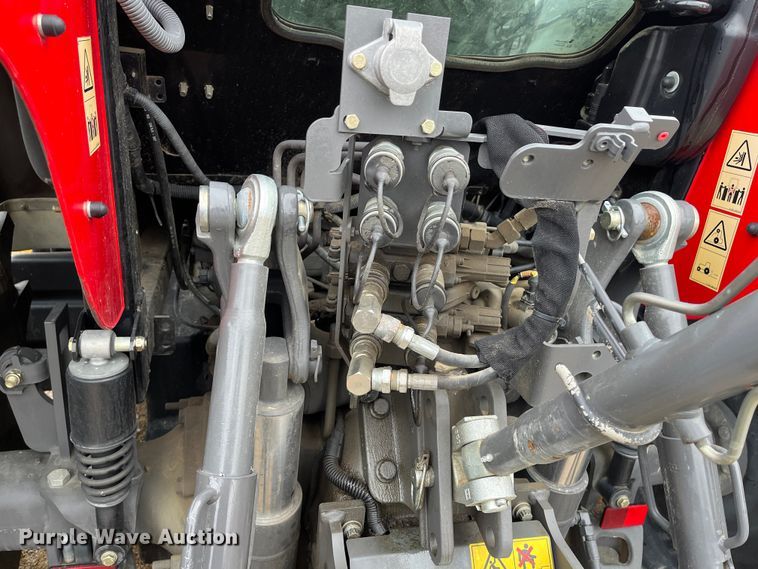 image for item MN9366 2017 Massey Ferguson 5713SL  MFWD tractor