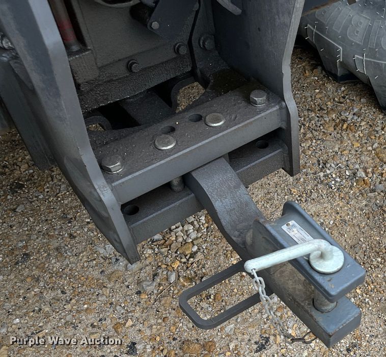 image for item MN9366 2017 Massey Ferguson 5713SL  MFWD tractor