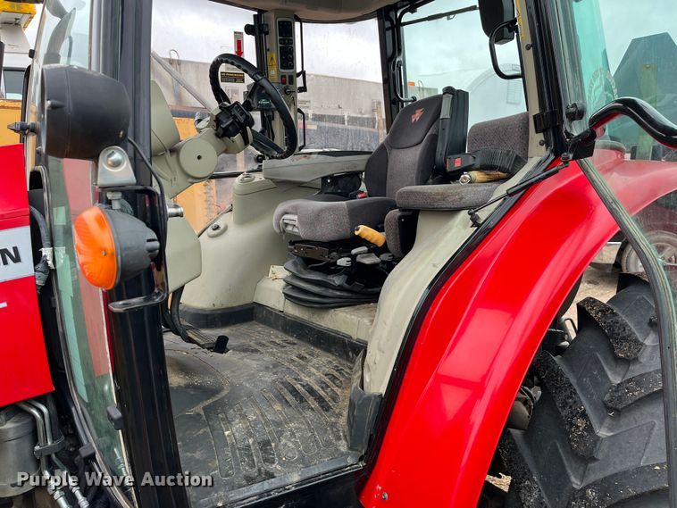 image for item MN9366 2017 Massey Ferguson 5713SL  MFWD tractor