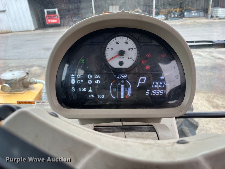 image for item MN9366 2017 Massey Ferguson 5713SL  MFWD tractor