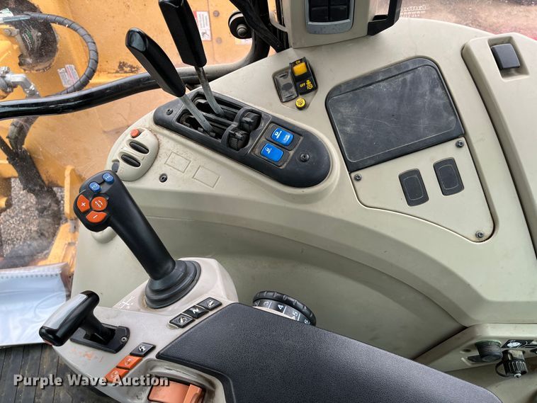 image for item MN9366 2017 Massey Ferguson 5713SL  MFWD tractor