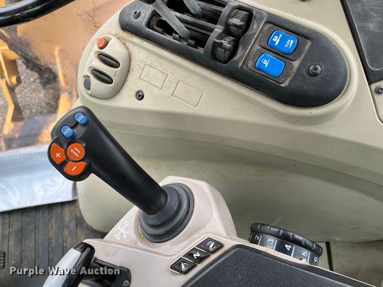 image for item MN9366 2017 Massey Ferguson 5713SL  MFWD tractor