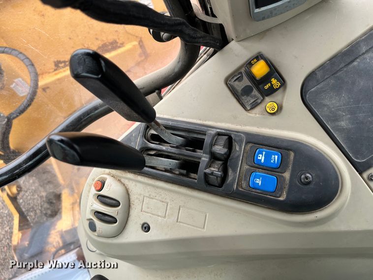 image for item MN9366 2017 Massey Ferguson 5713SL  MFWD tractor