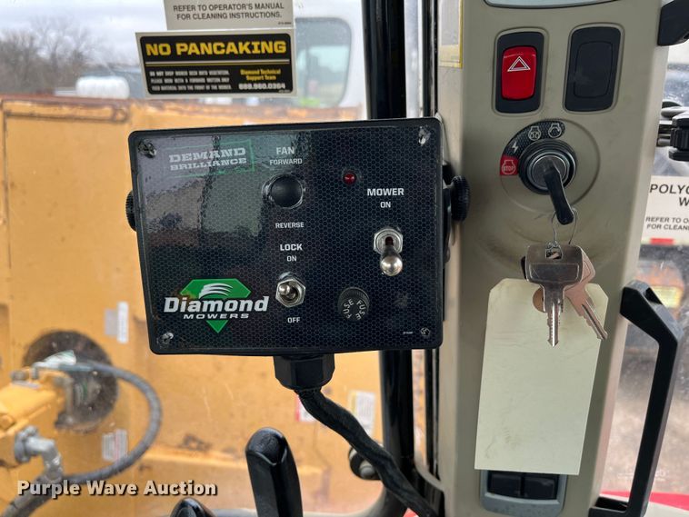 image for item MN9366 2017 Massey Ferguson 5713SL  MFWD tractor