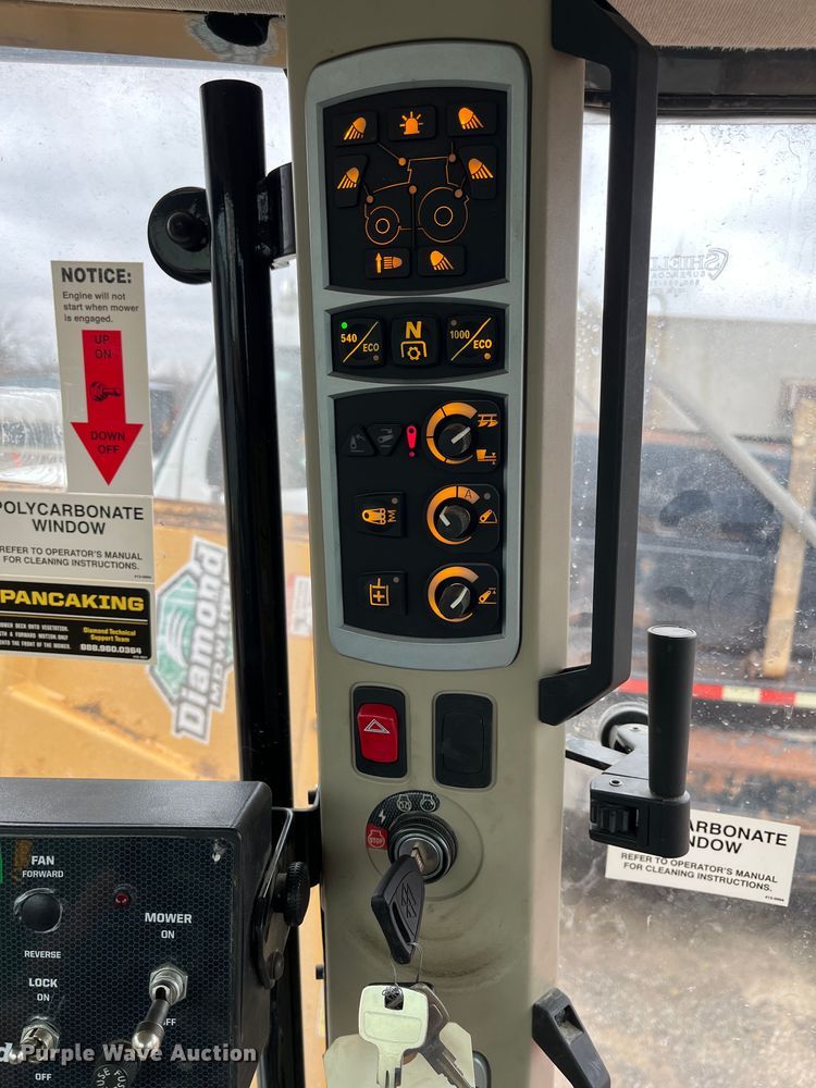 image for item MN9366 2017 Massey Ferguson 5713SL  MFWD tractor